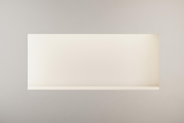 Pusta, biała, duża pozioma prostokątna nisza w jasnej ścianie z miejscem na logo Koncepcja reklamowa Renderowanie 3D makieta