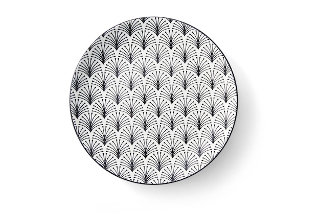 Pusta ceramiczna płyta z okrągłym wzorem na białym tle ze ścieżką przycinającą