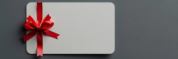 pusta kartka podarunkowa z czerwoną smyczką