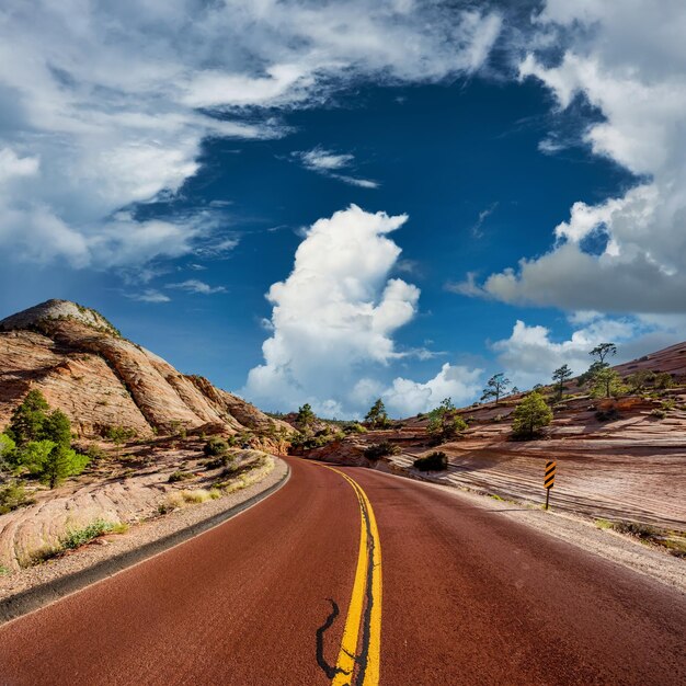 Pusta malownicza autostrada w Utah