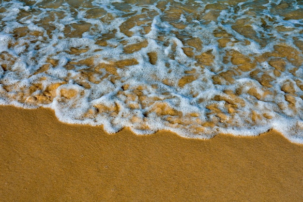 Pusta tropikalna plaża na Wyspach Kanaryjskich