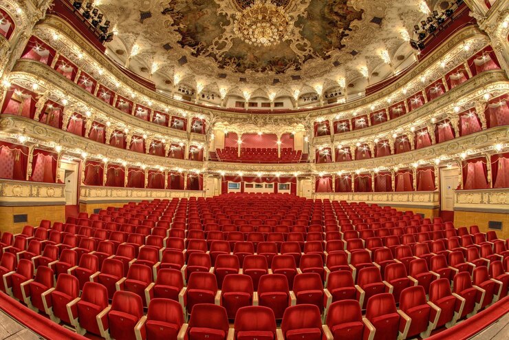 Zdjęcie pusta widownia wielkiego teatru