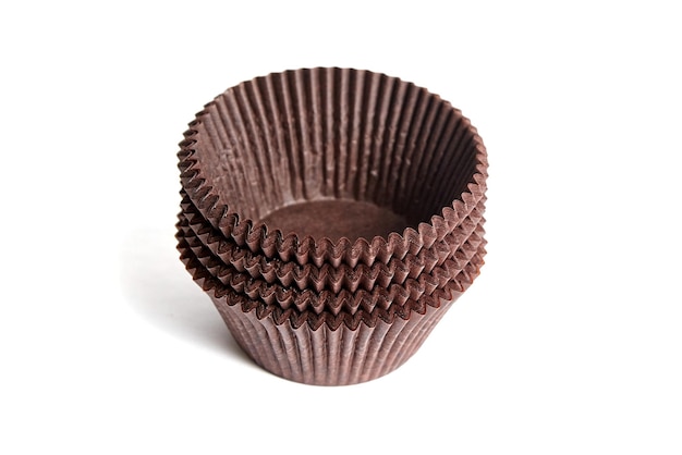 Puste cupcake pieczenia przypadków pack samodzielnie na białym tle Brązowy papier do pieczenia kubki Muffin przypadkach
