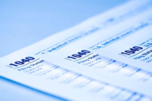 Zdjęcie puste formularze podatku dochodowego. amerykański formularz zwrotu podatku dochodowego od osób fizycznych 1040.