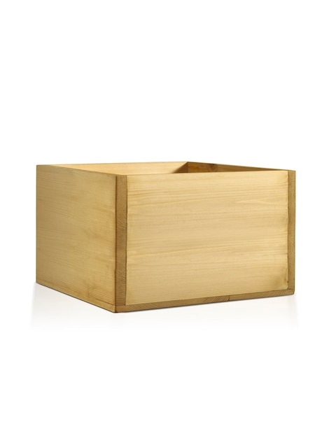 Puste żółtawe drewniane pudełko Wykonane z sosny na białym tle