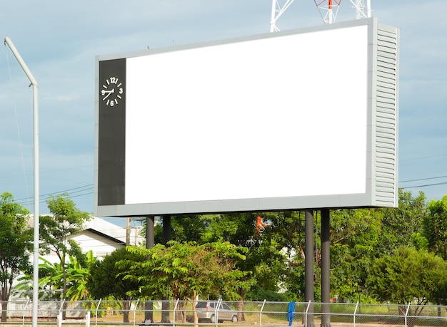 Pusty billboard na stadionie