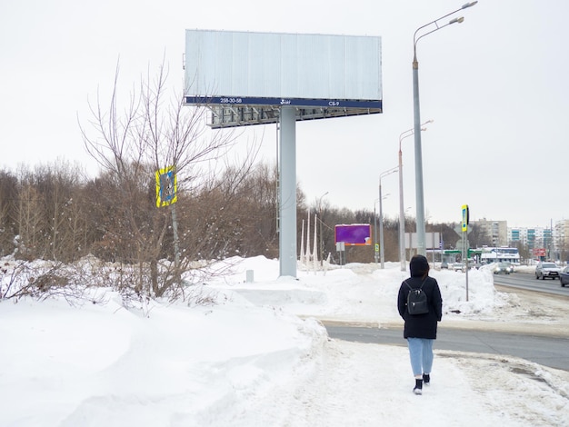 Pusty billboard reklamowy w zimie Metalowa reklama