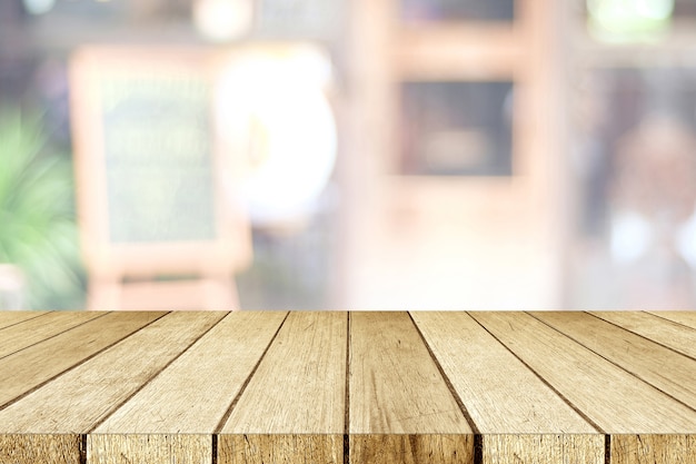 Pusty perspektywa drewno, tabletop, nad plamy restauracją z bokeh światła tłem