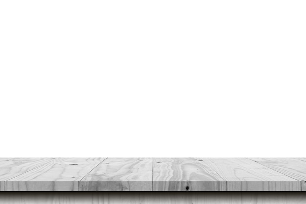 Pusty stół z drewna na białym tle