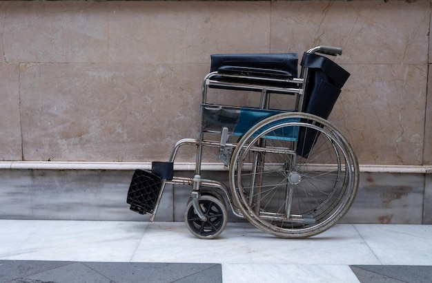 Pusty wózek inwalidzki