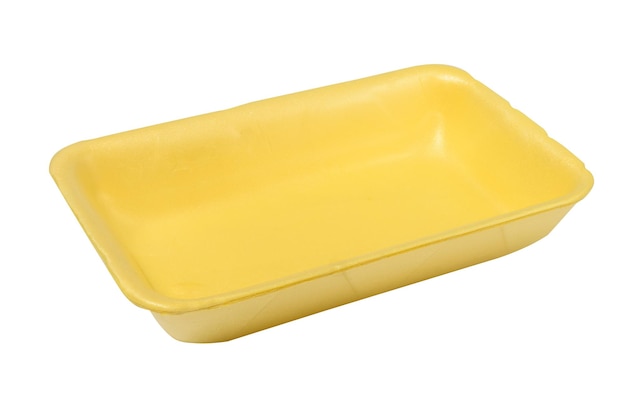 Pusty żółty plastikowy pojemnik na produkty na białym tle