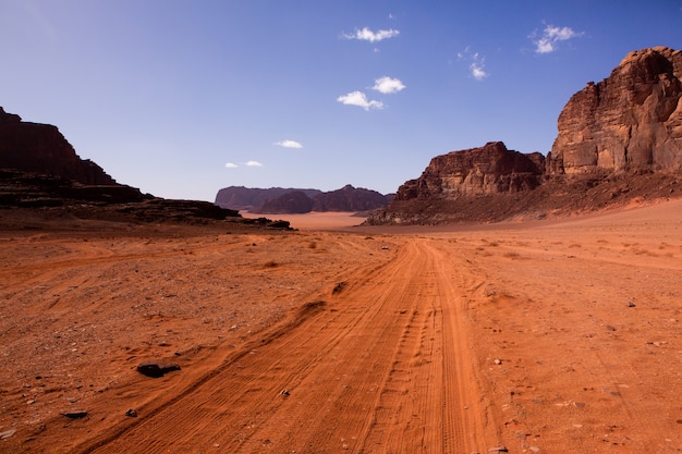Pustynia Wadi Rum w Jordanii