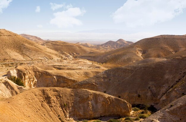 Pustynny kanion Wadi Kelt w Izraelu