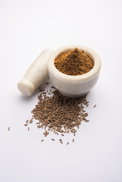 Pył z nasion kminku lub proszek Jeera, indyjskie przyprawy