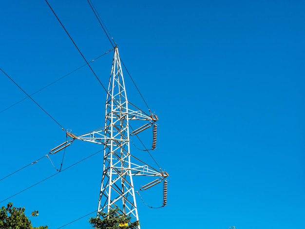 Pylon energii elektrycznej samodzielnie