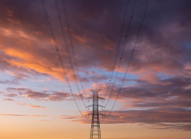 Pylon wież wysokiego napięcia