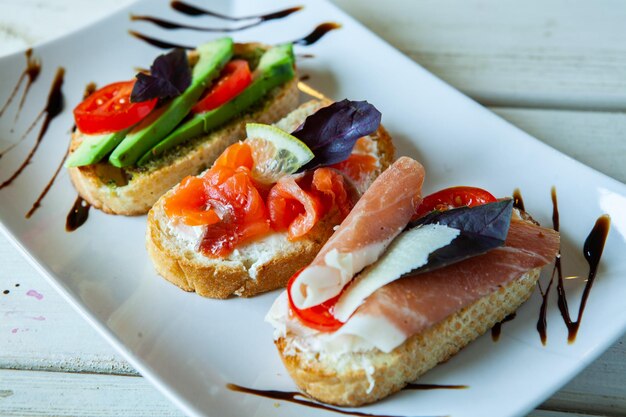 pyszna bruschetta podawana w restauracji