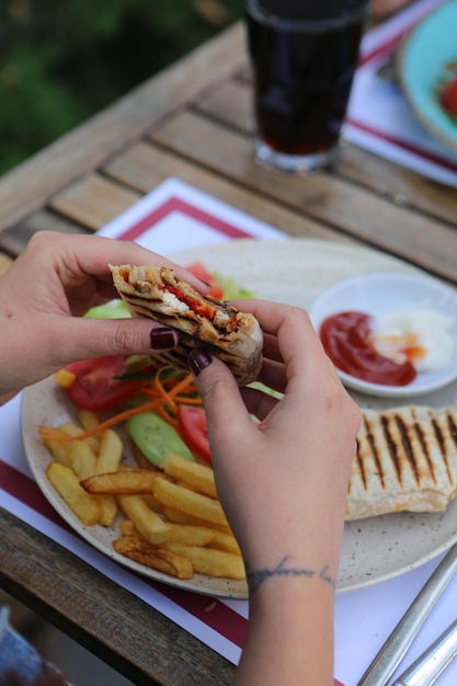 Pyszna i grillowana kanapka zawijana