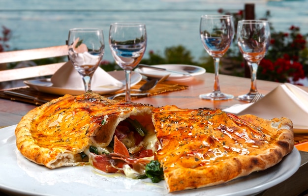 Pyszna pizza calzone