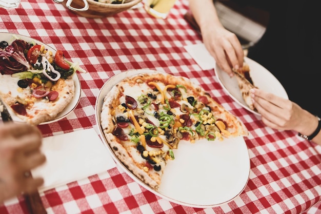 Pyszna pizza Mieszanka Włoskie jedzenie