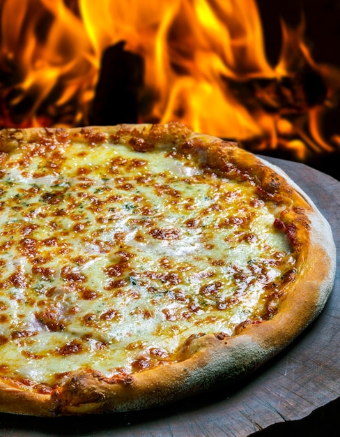 Zdjęcie pyszna pizza z mozzarellą?