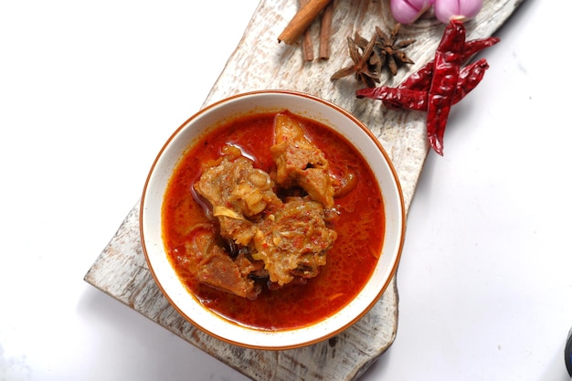 pyszne curry z baraniny, danie z kuchni indyjskiej