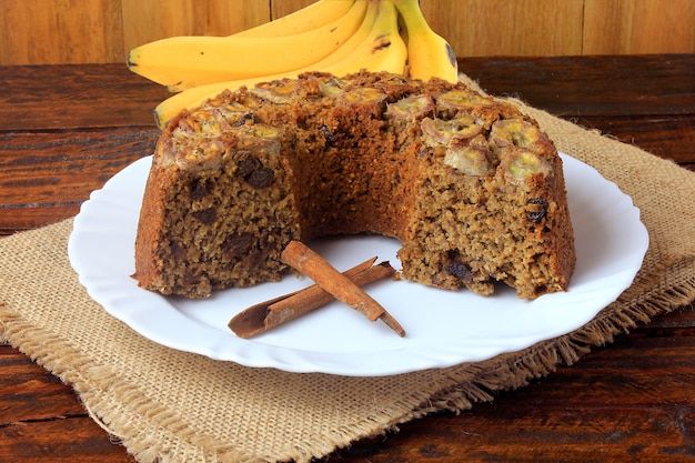 Pyszne Zdrowe Ciasto Bananowe Organiczne Domowe, Bezglutenowe, Nad Rustykalnym Drewnianym Stołem