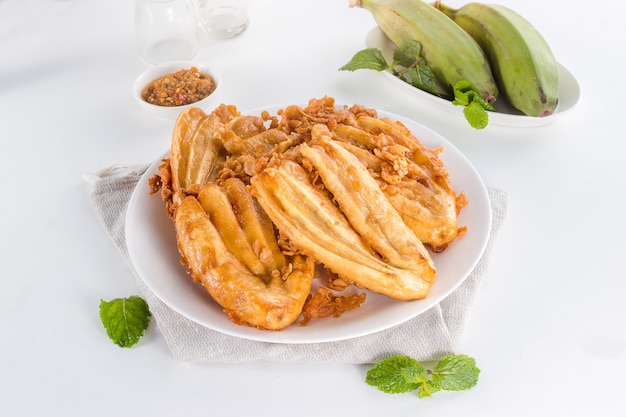Pyszny i zdrowy indonezyjski deser smażone banany