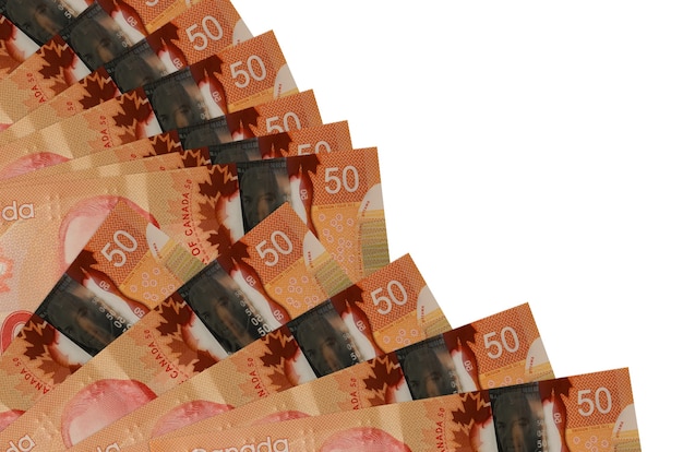 Rachunki 50 Dolarów Kanadyjskich Leży Na Białym Tle Na Białej ścianie Z Miejsca Na Kopię Ułożone W Wentylator Z Bliska. Koncepcja Chwilówki Lub Operacje Finansowe