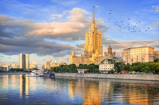 Radisson Hotel dawny hotel Ukraina i ptaki Rzeka Moskwa Moskwa