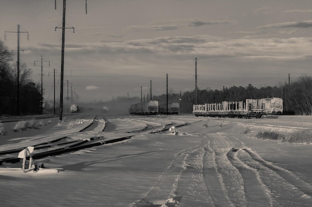 Rail krajobraz śnieg niebo chmury pociąg drogowy zima bw