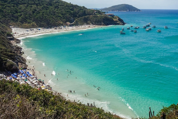 rajskie plaże Atalaia w Arraial do Cabo, wybrzeże Rio de Janeiro, Brazylia. Widok z lotu ptaka