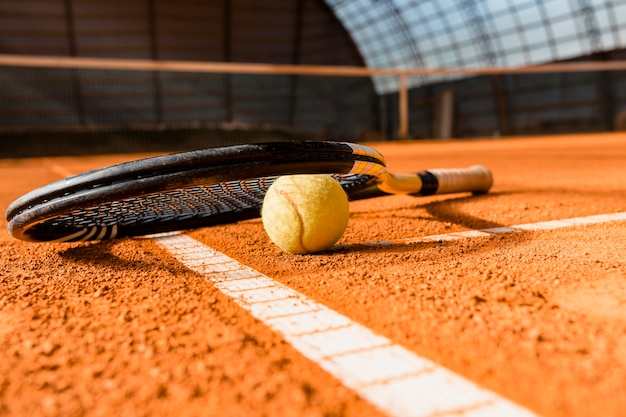 Zdjęcie rakieta tenisowa na piłkę