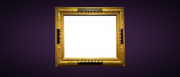 Rama galerii antycznych targów sztuki na królewskiej fioletowej ścianie w domu aukcyjnym lub wystawie muzealnej pusty szablon z pustą białą przestrzenią do projektowania makiety