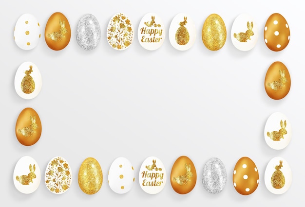 Rama lśniących jajek z kwiatami, słodkie króliczki na białym tle. Złoty tekst na jajku z napisem Wesołych Świąt. Makieta reklamowa na Święta Wielkanocne. Widok z góry, zbliżenie, kopiowanie miejsca