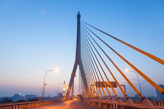 Rama VIII Bridge rano