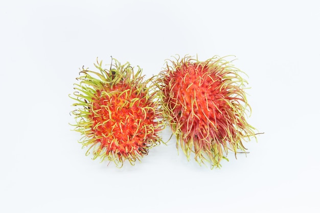 Rambutan na białym tle