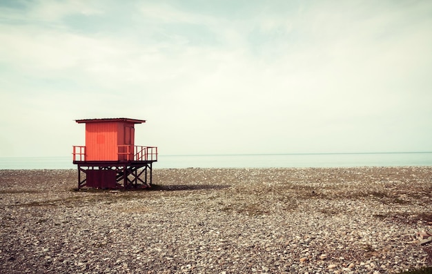 Zdjęcie ratownicy na plaży wieczorem