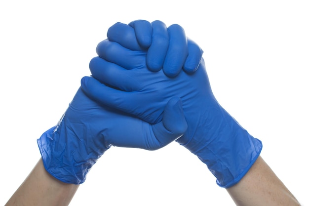 Zdjęcie ręce w rękawiczkach medycznych pokazujące gest jedności izolowane odzyskanie i zwycięstwo nad koncepcją wirusa