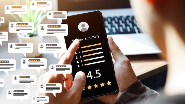 Zdjęcie recenzje konsumentów koncepcje ankiety online za pośrednictwem smartfonów ludzie recenzja komentarzy ocena lub opinia do oceny