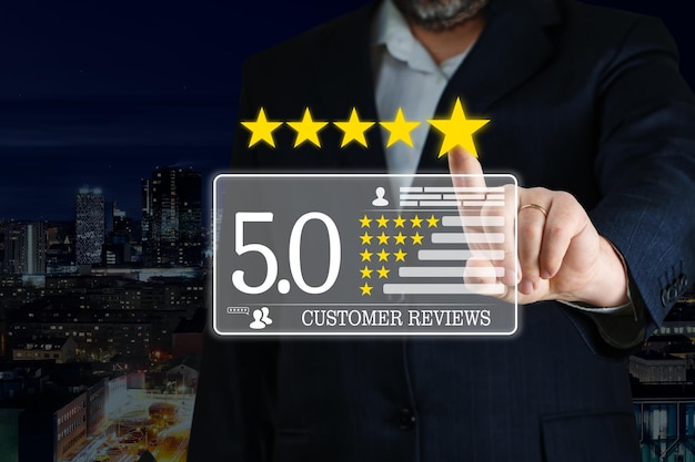 Recenzje recenzji klientów koncepcja oceny przy użyciu inteligentnych urządzeń pozytywne opinie klientów