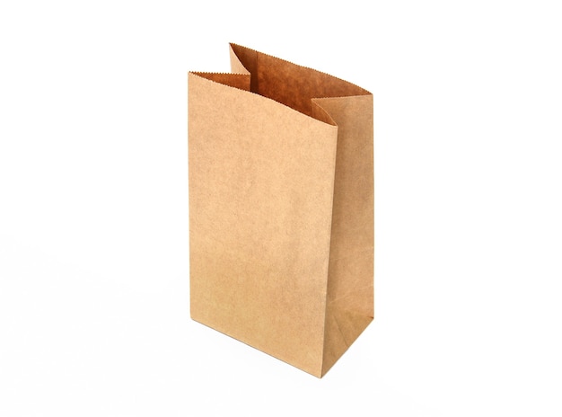 Zdjęcie recykling brązowej papierowej torby na białym tle