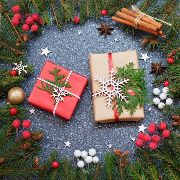 Ręcznie robione prezenty świąteczne z gałęzi jodłowych