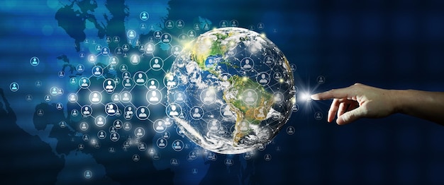 Ręcznie Wiodące Globalne Połączenie Sieciowe I Wymiana Danych Z Abstrakcyjnym Tłem Technologia Komunikacyjna Dla Biznesu Internetowego I Sieci Społecznościowych Elementy Koncepcyjne Dostarczone Przez Nasa