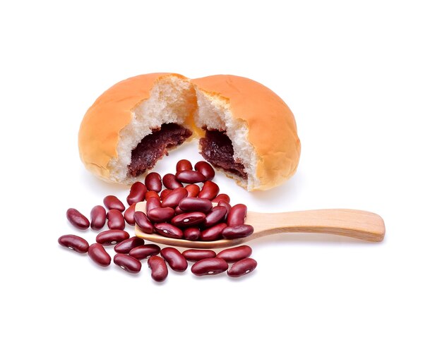 Red Bean Filled Bun na białym tle