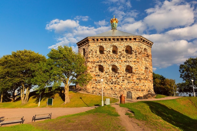 Zdjęcie redoubt skansen kronan crown sconce na wzgórzu risasberget w dzielnicy haga w göteborgu w szwecji