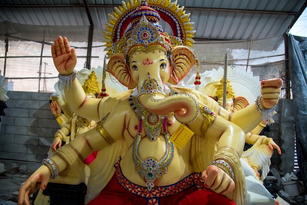 Ręka hinduskiego boga Ganesha podczas festiwalu