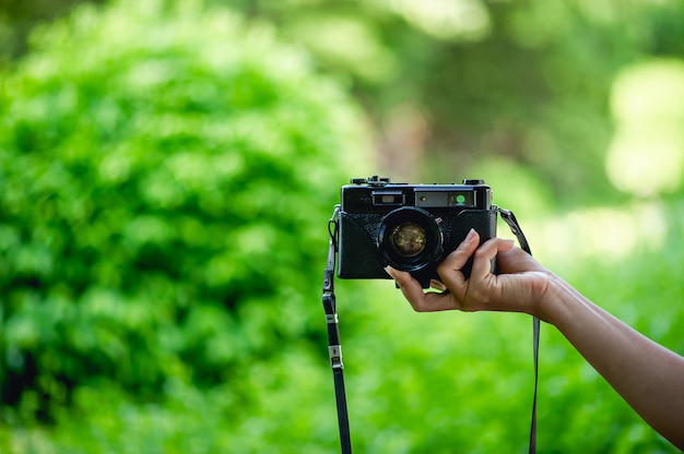 Ręka i aparat Profesjonalnych fotografów