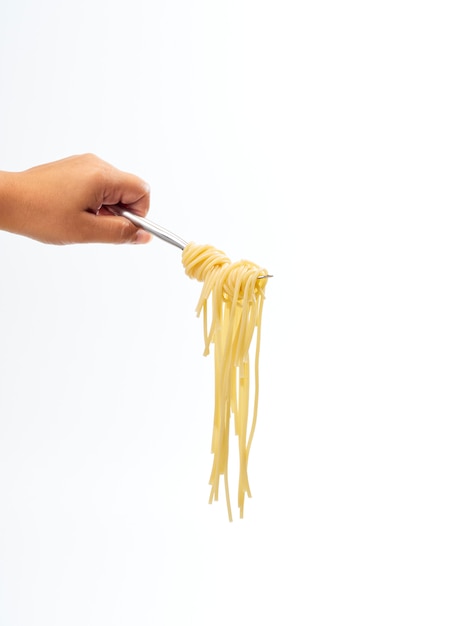 Ręka trzyma widelec uchwyt rolki spaghetti linii