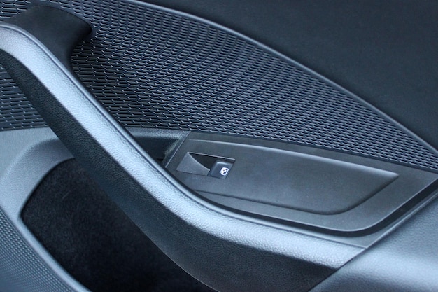 Rękawica i kieszeni na wewnętrznej płytce drzwi samochodowych